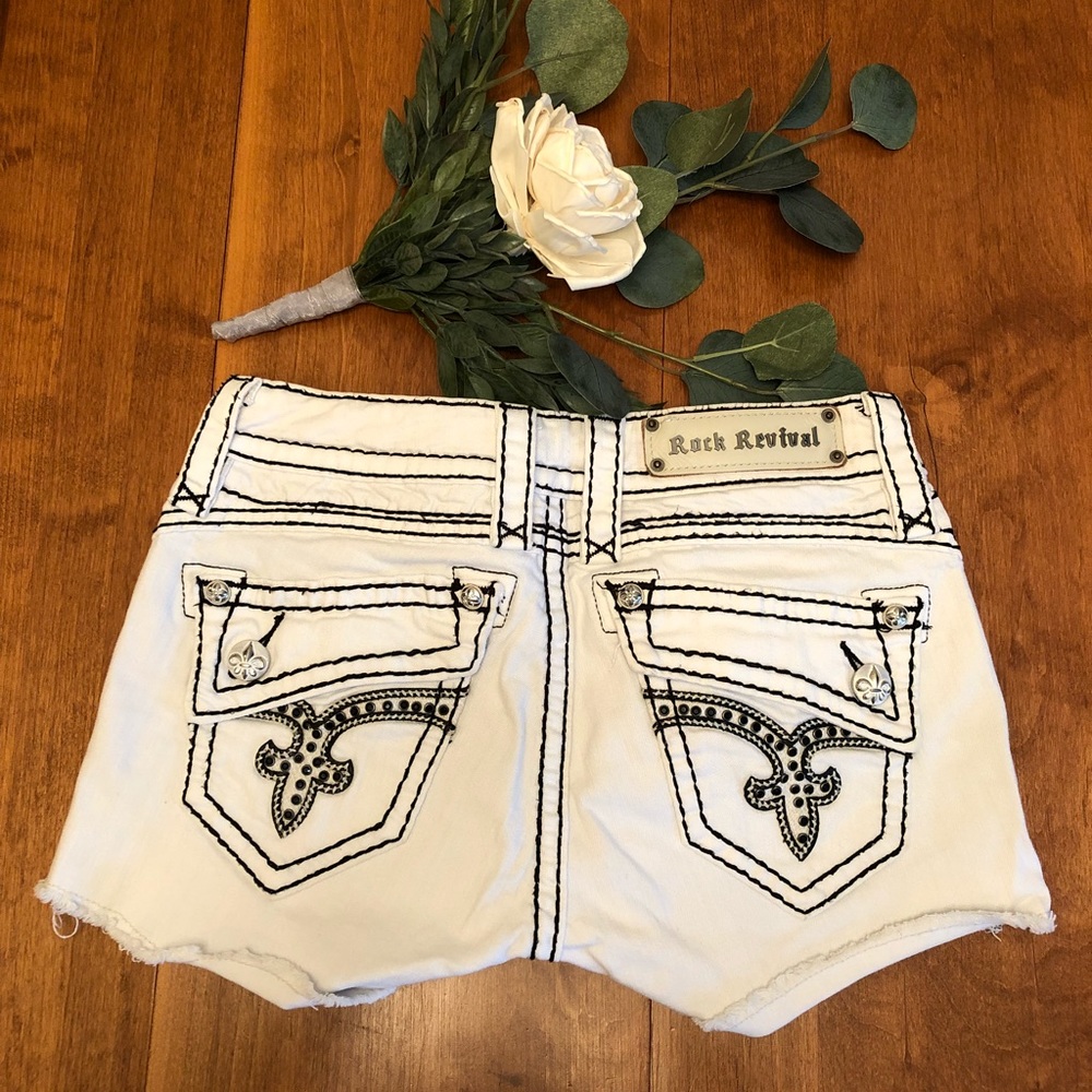 Rock Revival white jean shorts, sz 25!